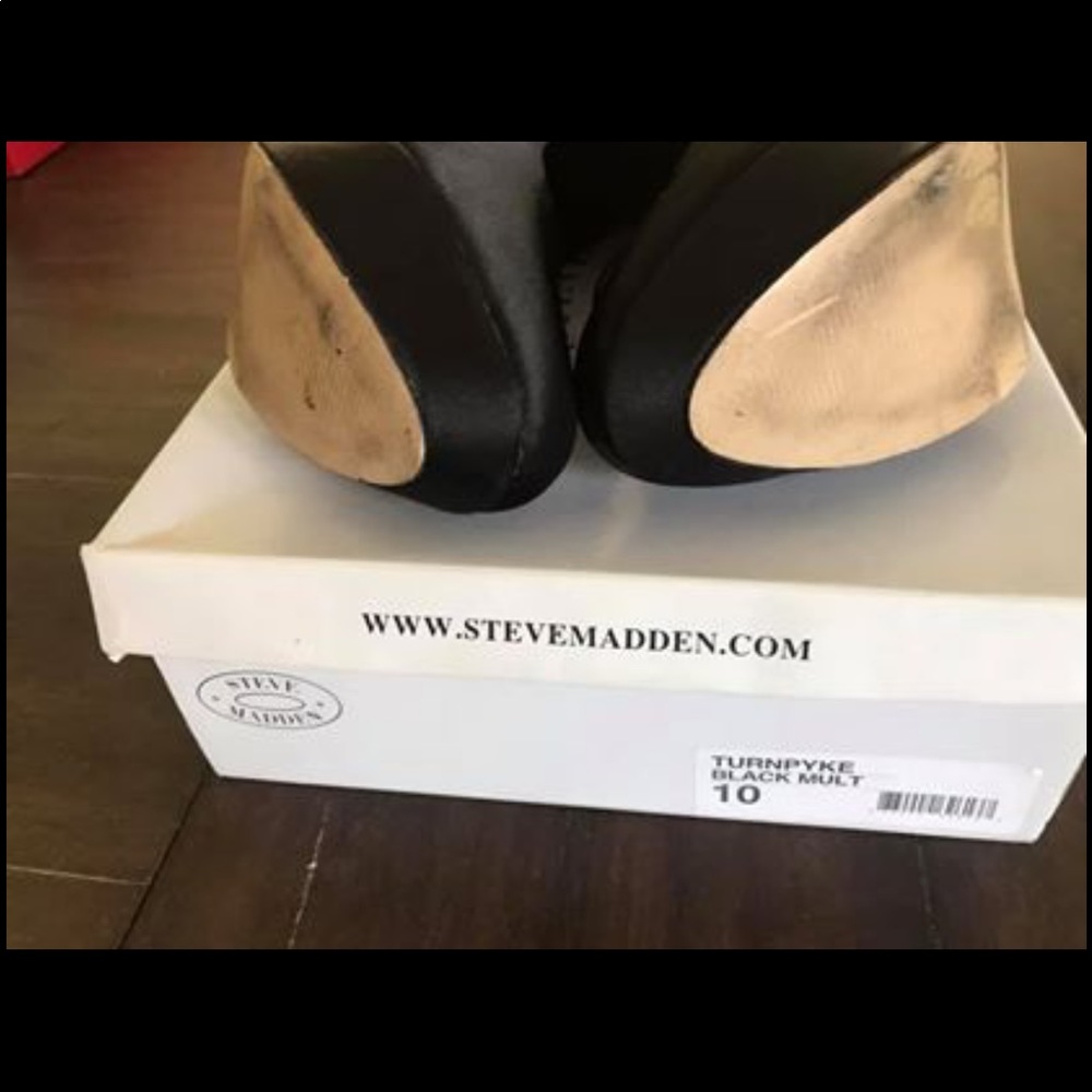 Black Pumps - image 4